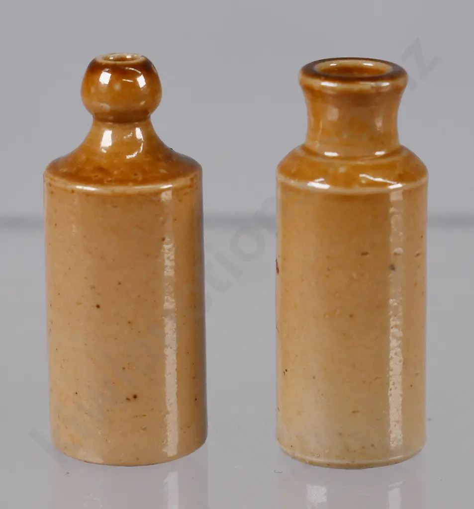 MINIATURE SALESMAN SAMPLE GINGER BEER, BLACKENING Image 1++