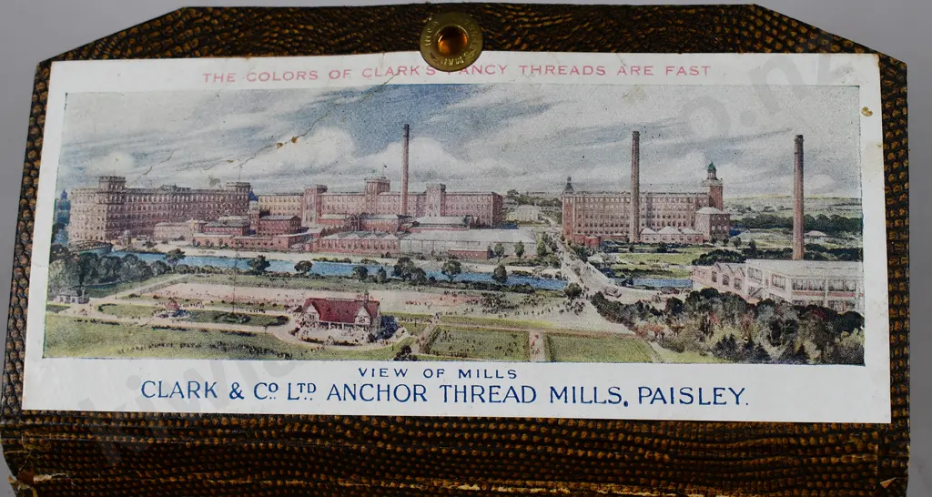 VINTAGE SEWING MACHINE & ACCESSORIES Image 1++