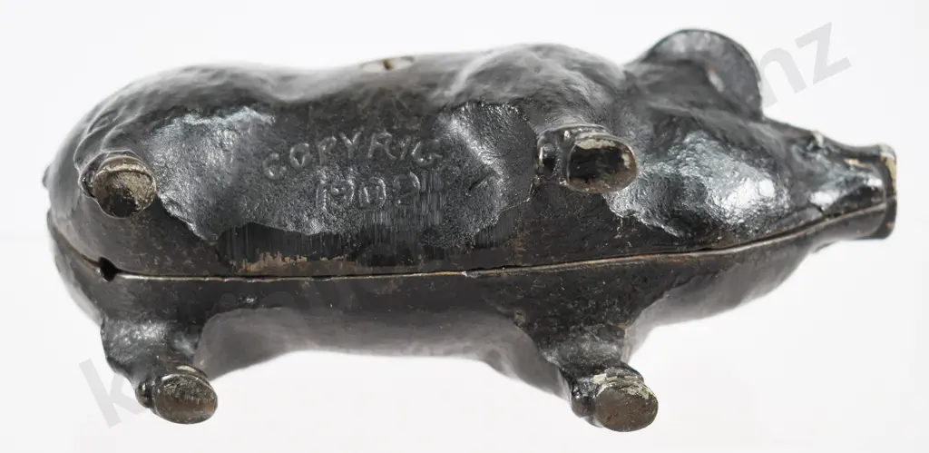 CAST IRON PIG HOG MONEY BANK, I MADE CHICAGO FAMOUS Image 1++