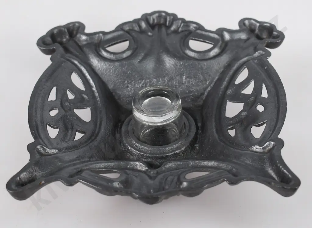 CAST IRON INKWELL Image 1++