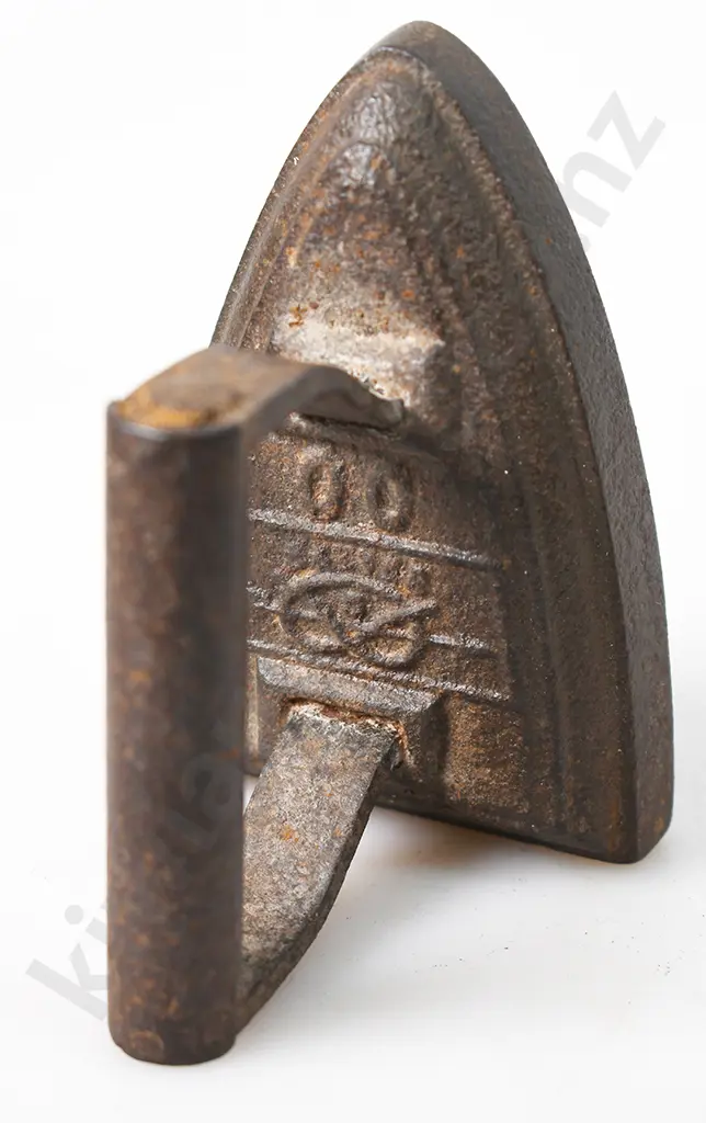 COLLECTION OF MINIATURE IRONS Image 1++