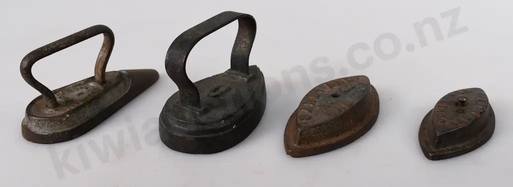 COLLECTION OF MINIATURE IRONS Image 1++