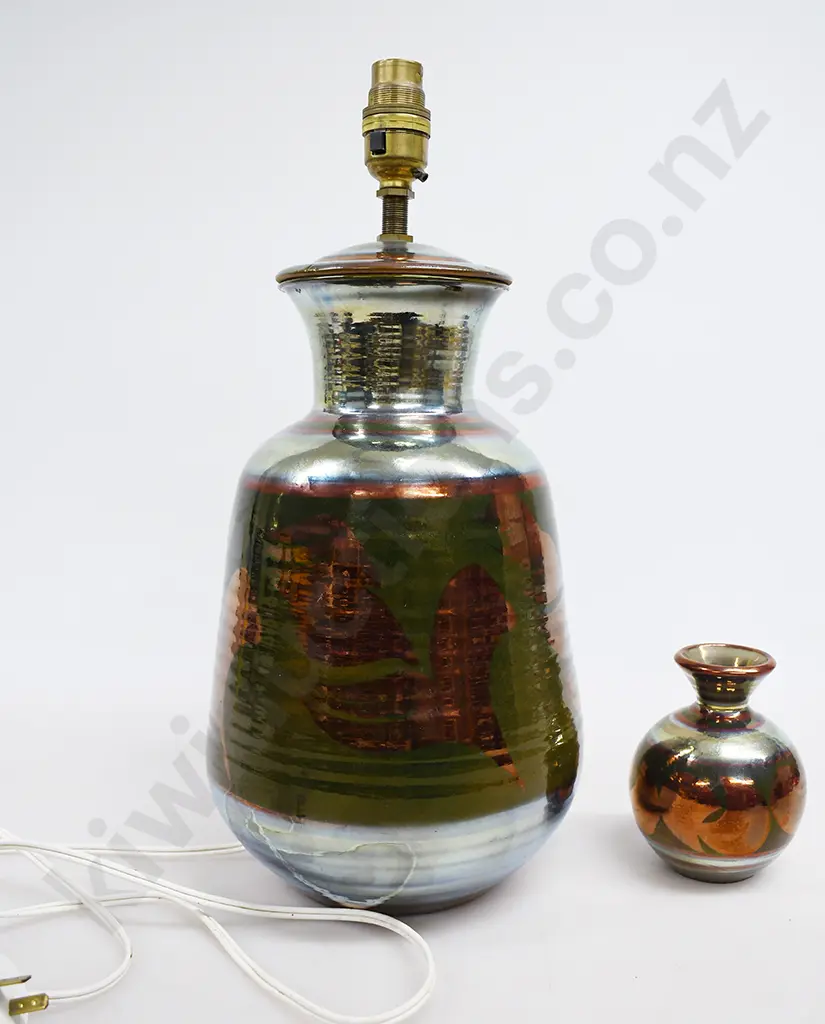 NEW ZEALAND STUDIO POTTERY TABLE LAMP & VASE Image 1++