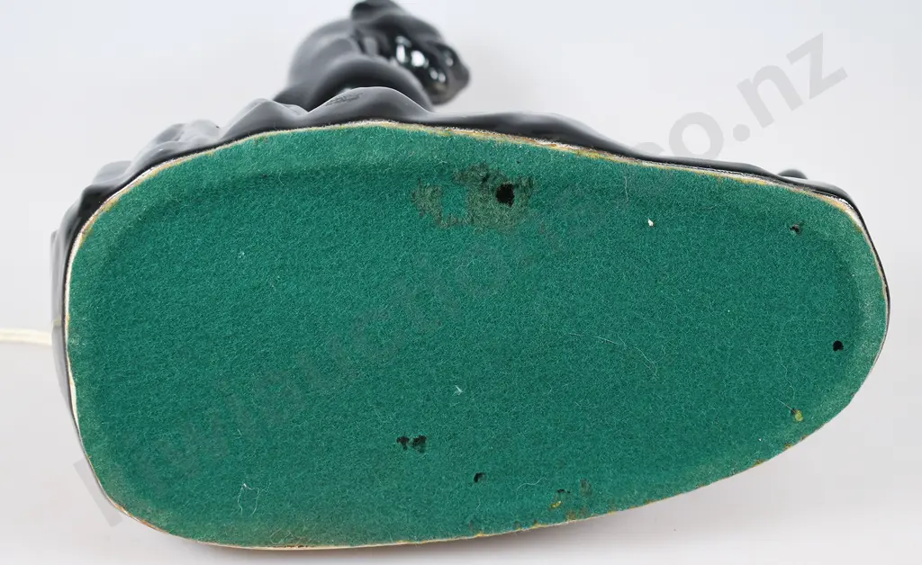 TITIAN POTTERY NEW ZEALAND STUDIO POTTERY PANTHER TV LAMP Image 1++