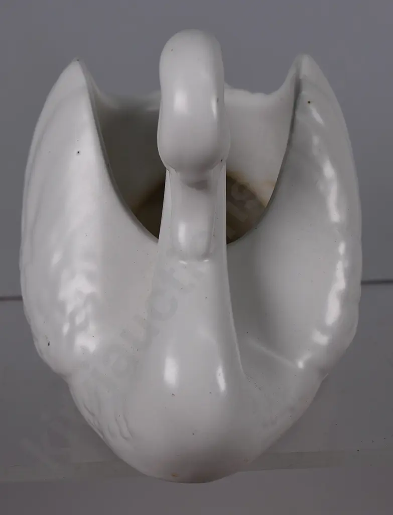 CROWN LYNN SMALL SWAN 154 Image 1++