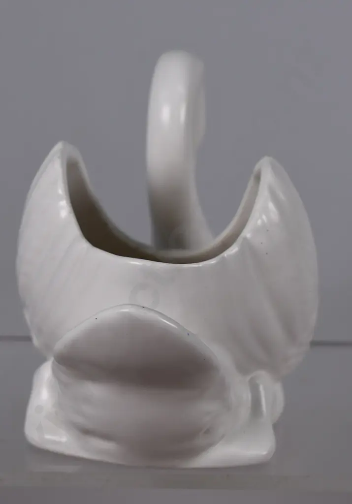 CROWN LYNN SMALL SWAN 154 Image 1++