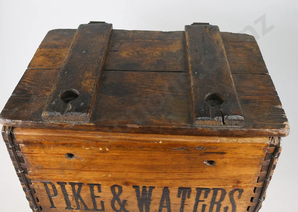 PIKE & WATERS NEW PLYMOUTH SYPHON CRATE Image 1++