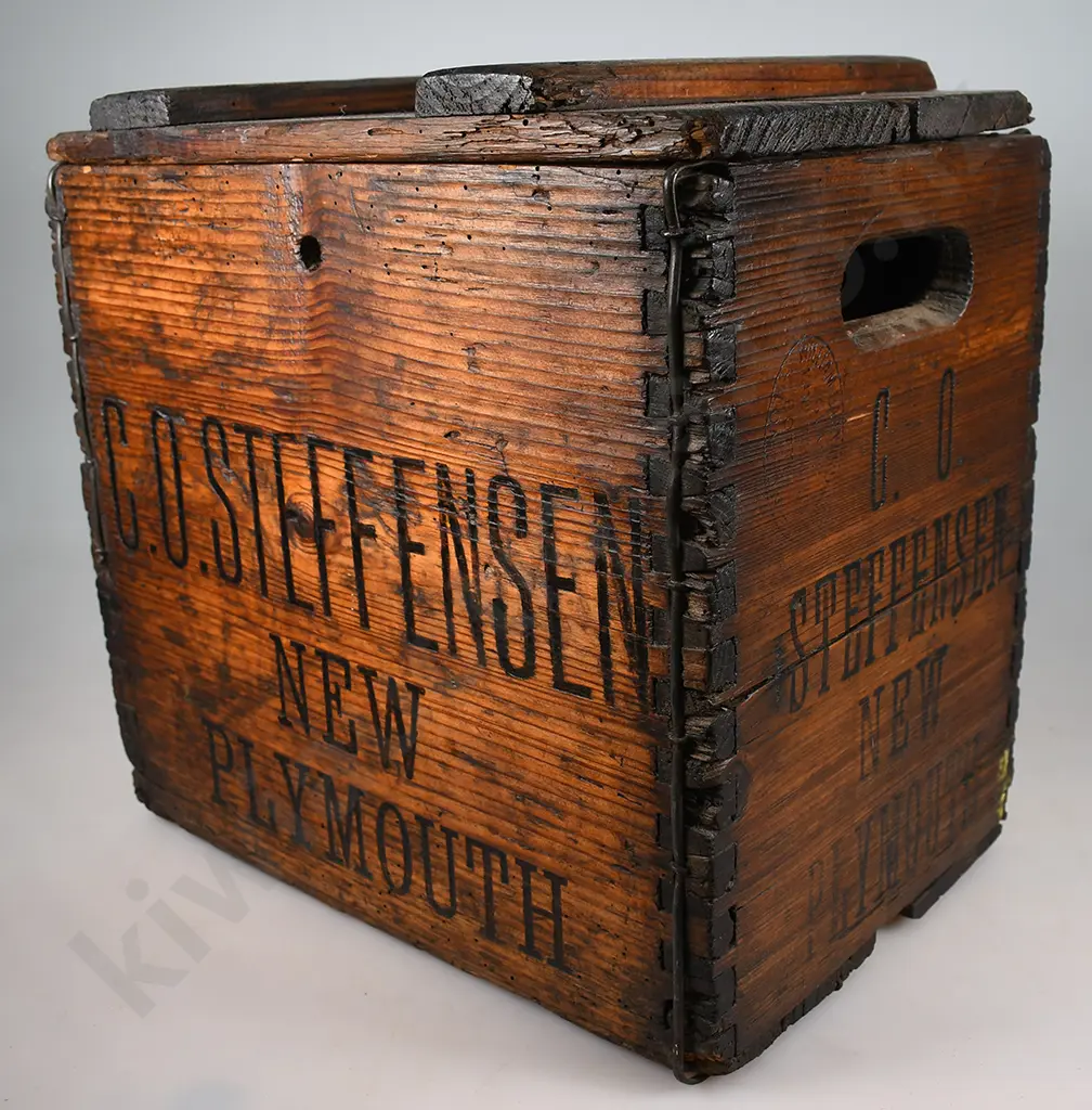 C O STEFFENSEN NEW PLYMOUTH SYPHON CRATE Image 1++