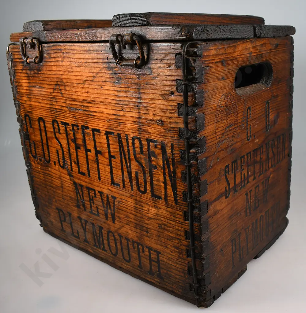 C O STEFFENSEN NEW PLYMOUTH SYPHON CRATE Image 1++