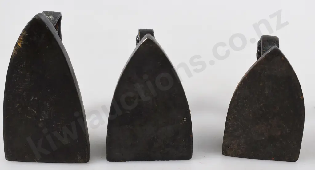 COLLECTION OF MINIATURE IRONS Image 1++