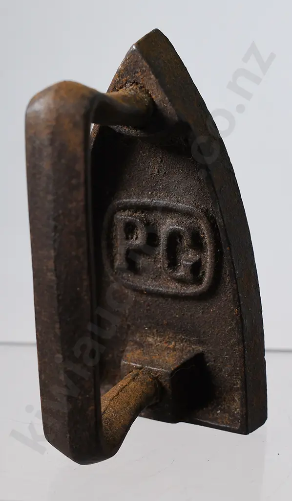 COLLECTION OF MINIATURE IRONS Image 1++