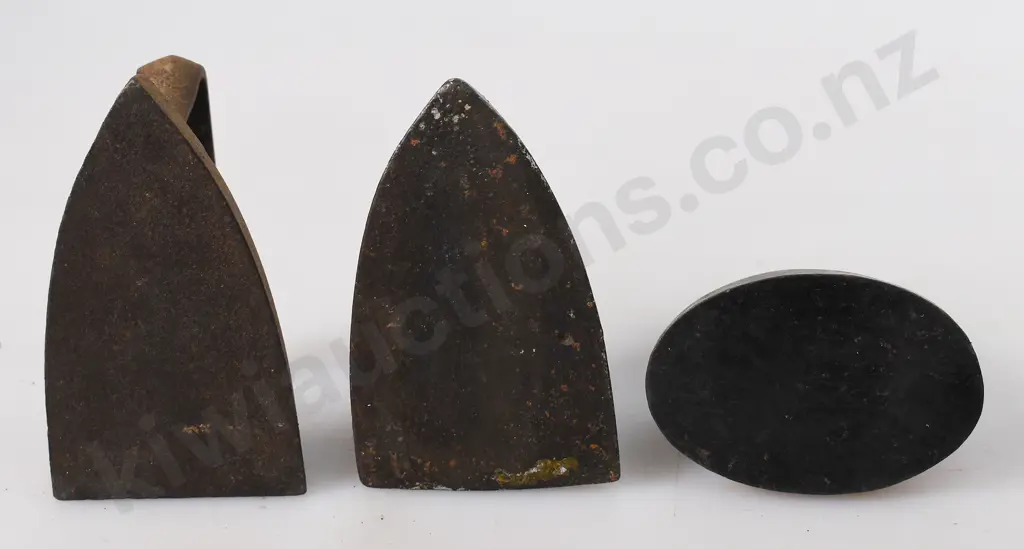 COLLECTION OF MINIATURE IRONS Image 1++