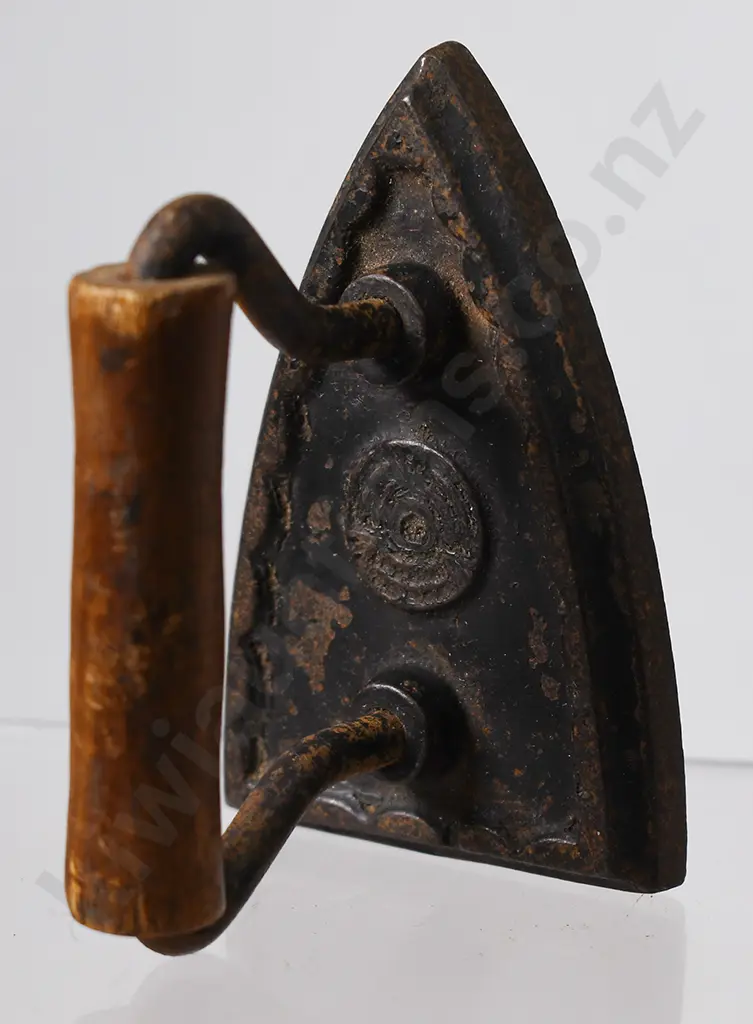 COLLECTION OF MINIATURE IRONS Image 1++