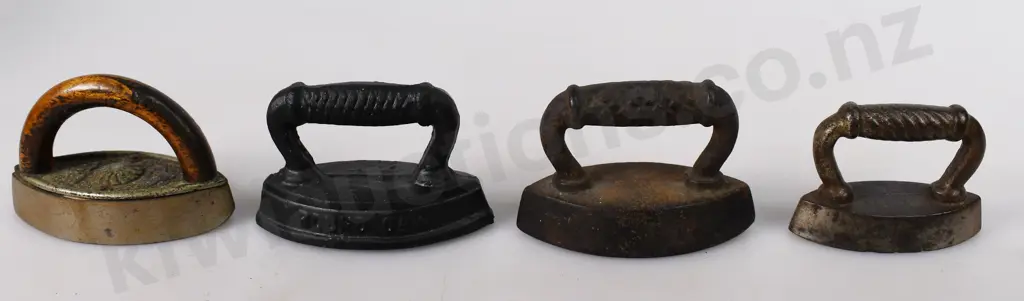 COLLECTION OF MINIATURE IRONS Image 1++