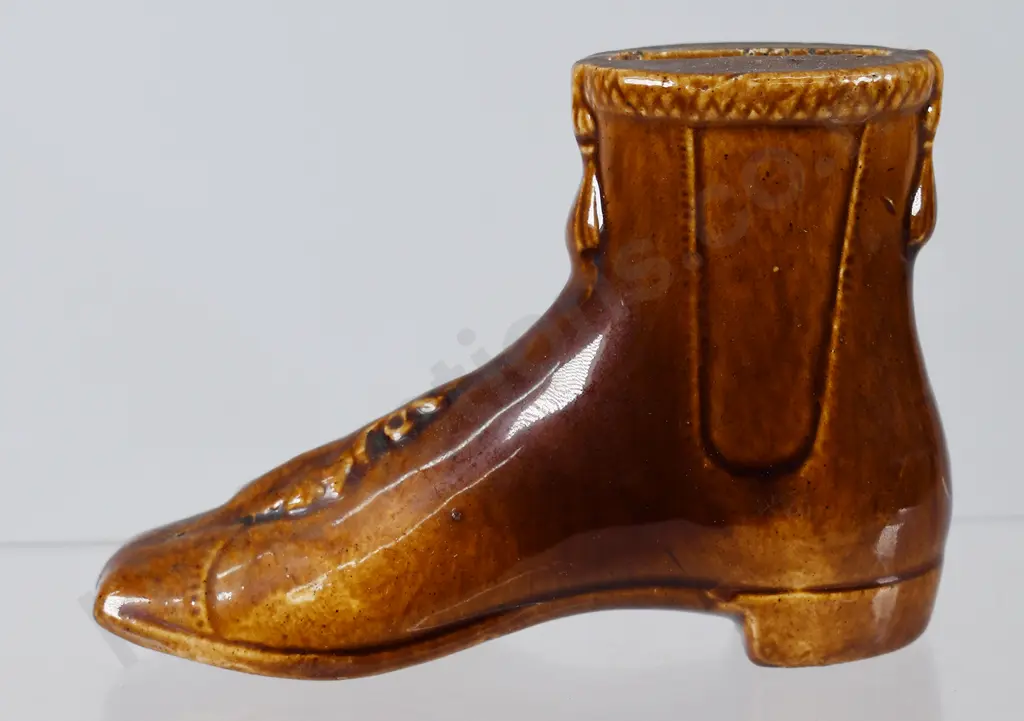 COLONIAL POTTERY BOOT MONEY BANK Image 1++