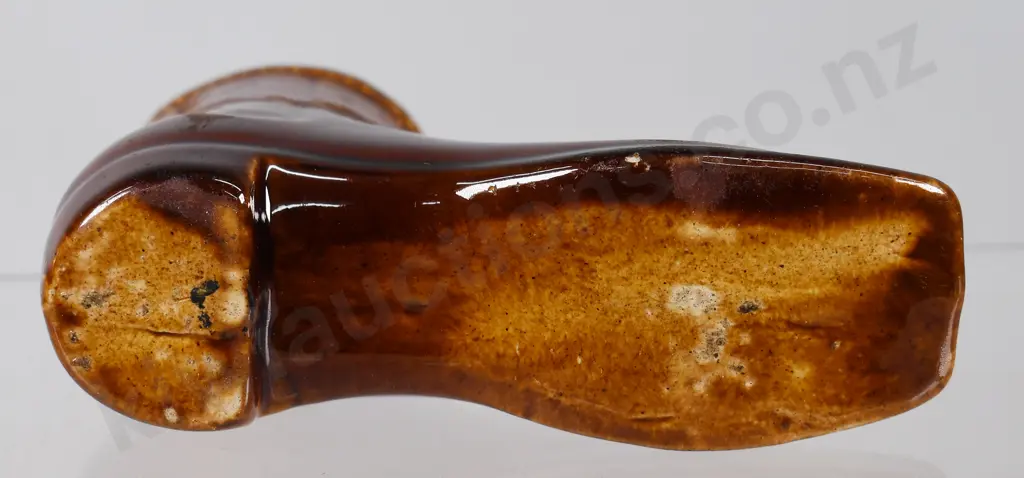 COLONIAL POTTERY BOOT MONEY BANK Image 1++