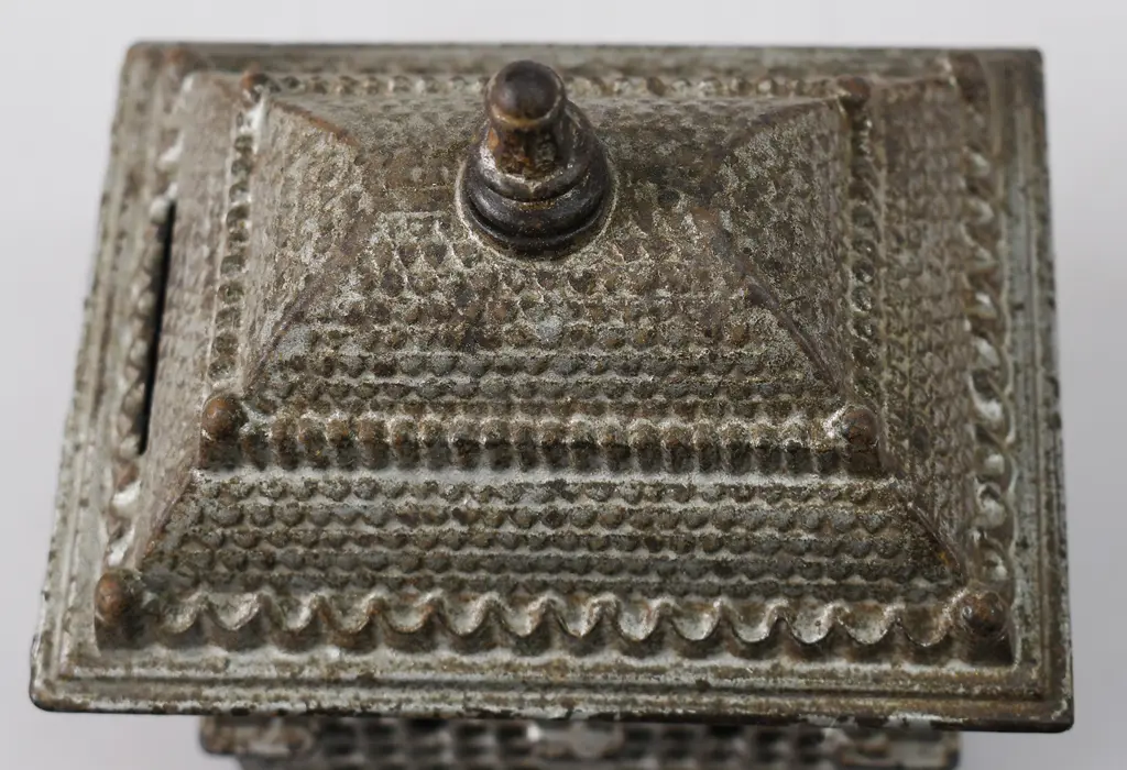 CAST IRON BUILDING MONEY BANK Image 1++