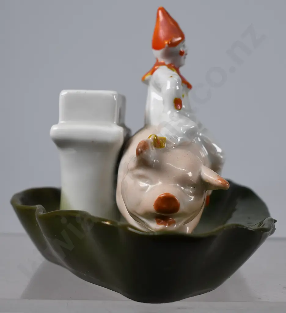 3 PIG FIGURES Image 1++