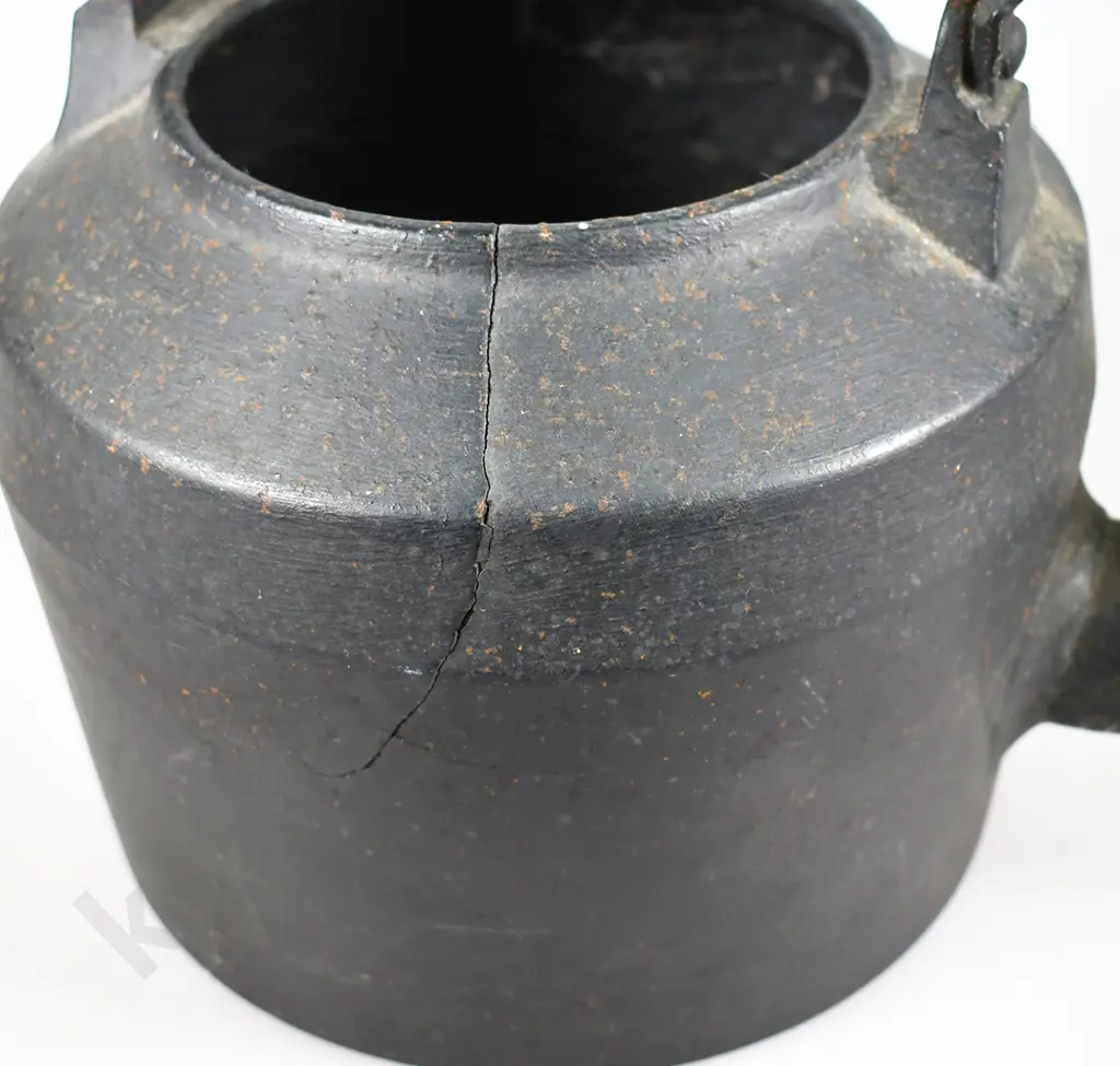 CAST IRON KETTLE, SKILLET & COOKING POT Image 1++