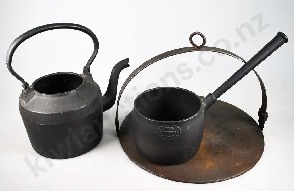 CAST IRON KETTLE, SKILLET & COOKING POT Image 1++