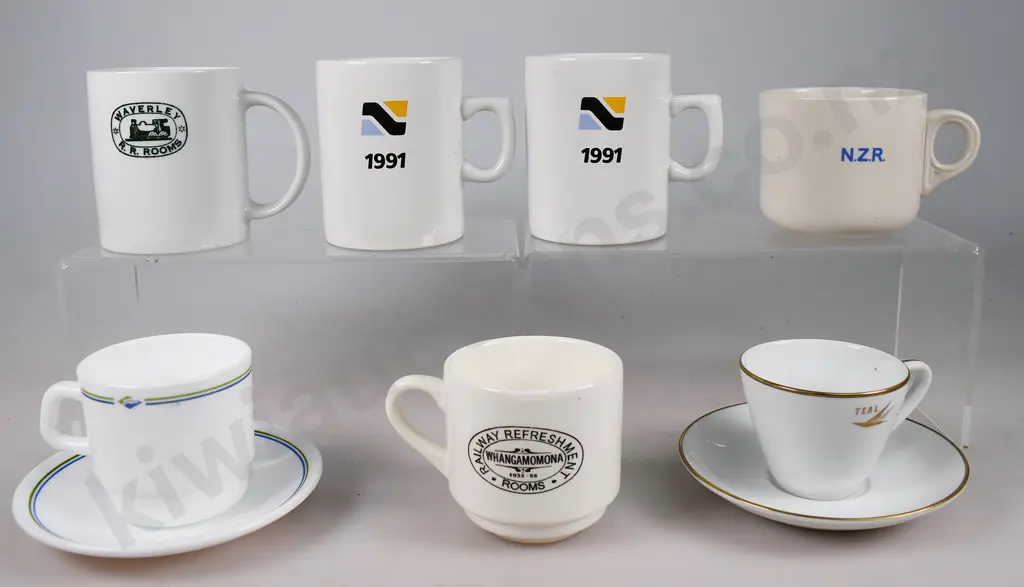 RAILWAY & TEAL CROCKERY Image 1++