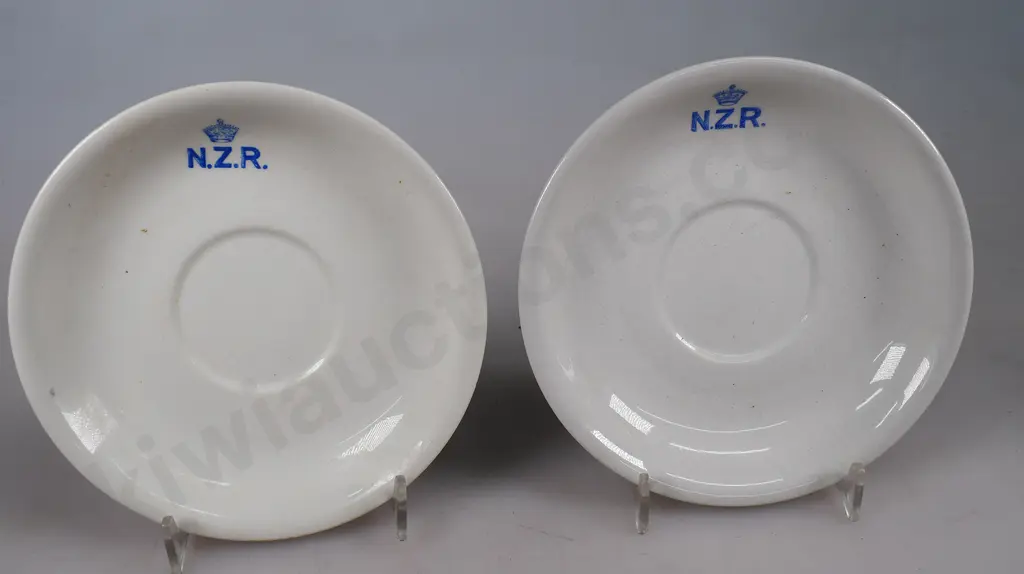 CROWN LYNN NEW ZEALAND RAILWAY CUP AND SAUCERS Image 1++