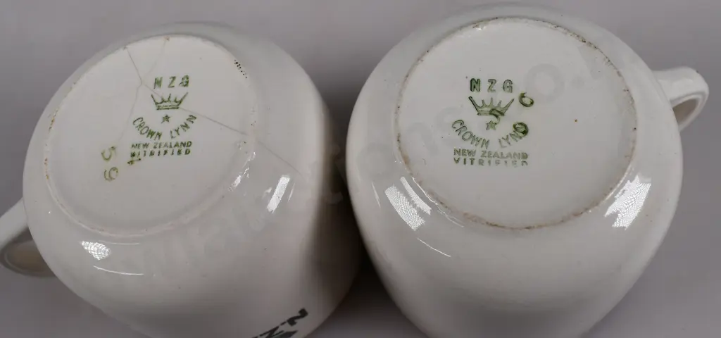 CROWN LYNN NEW ZEALAND RAILWAY CUPS AND SAUCERS Image 1++