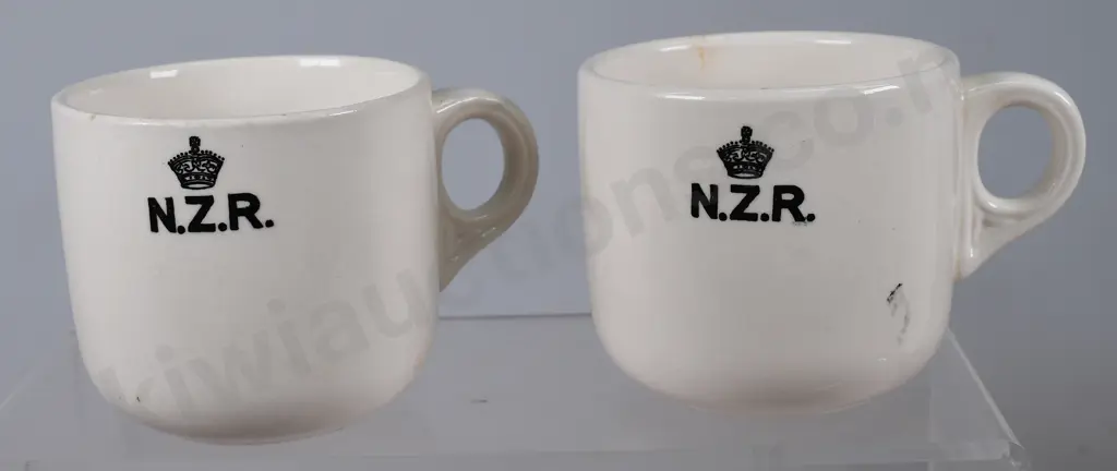 CROWN LYNN NEW ZEALAND RAILWAY CUPS AND SAUCERS Image 1++