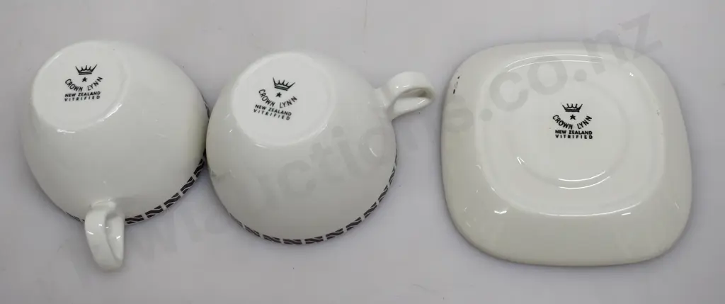 CROWN LYNN NEW ZEALAND RAILWAY CROCKERY Image 1++