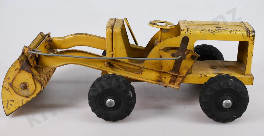 TRI-ANG EARTH MOVING HI LOADER Image 1++