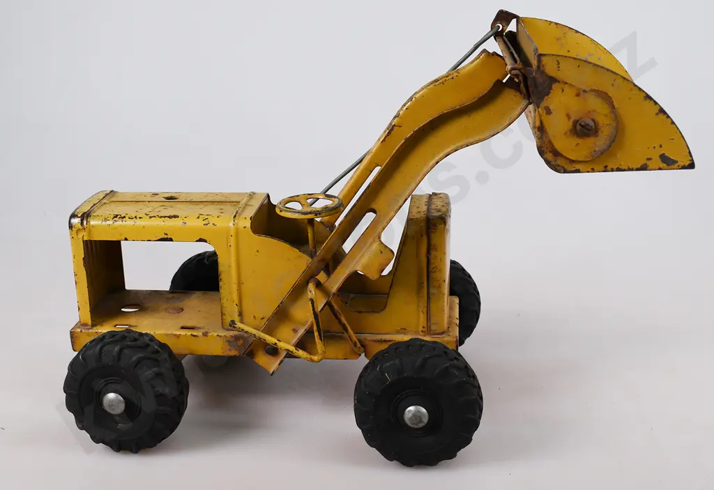 TRI-ANG EARTH MOVING HI LOADER Image 1++