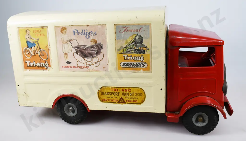 TRI-ANG TRANSPORT VAN No. 200 Image 1++