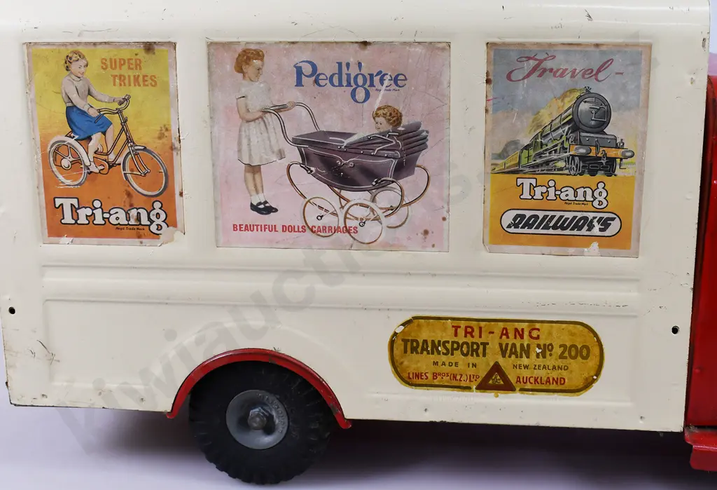 TRI-ANG TRANSPORT VAN No. 200 Image 1++