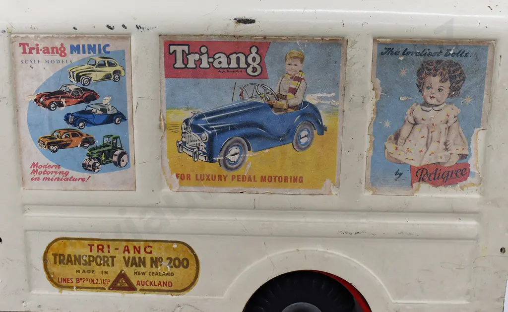 TRI-ANG TRANSPORT VAN No. 200 Image 1++
