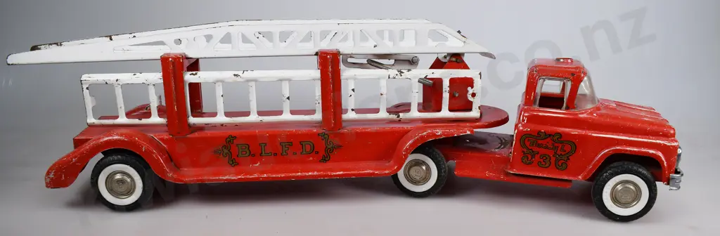 BUDDY L  AERIAL LADDER FIRE ENGINE Image 1++