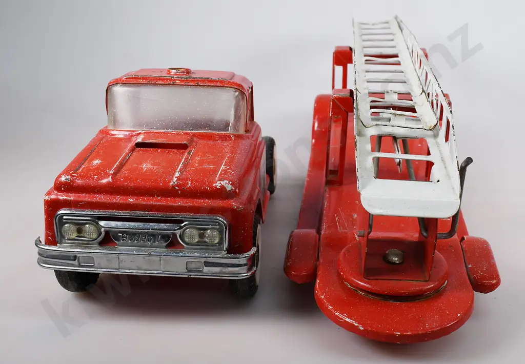 BUDDY L  AERIAL LADDER FIRE ENGINE Image 1++