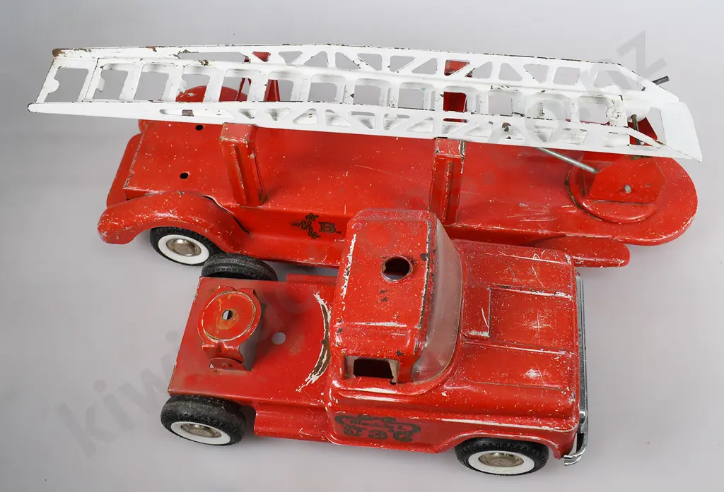 BUDDY L  AERIAL LADDER FIRE ENGINE Image 1++