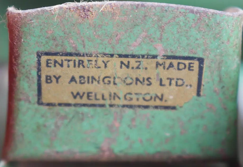 ABINGDONS NEW ZEALAND TRACTOR Image 1++