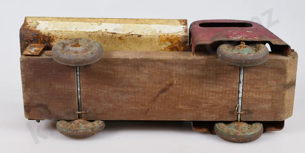 ABINGDONS NEW ZEALAND TIP TRUCK Image 1++