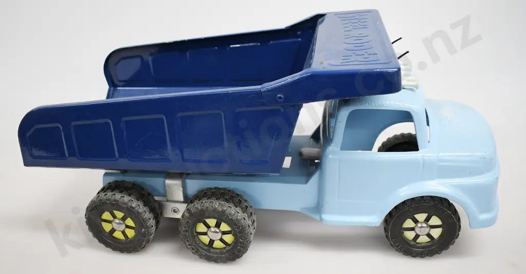 FUN HO GIANT TIP TRUCK Image 1++