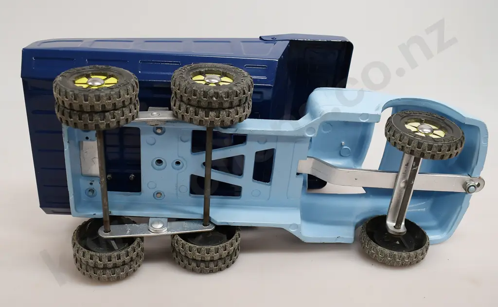 FUN HO GIANT TIP TRUCK Image 1++