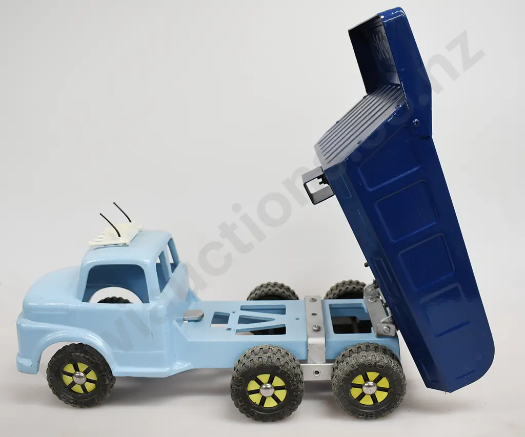 FUN HO GIANT TIP TRUCK Image 1++