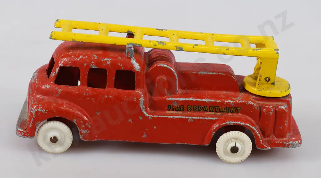 FUN HO FIRE ENGINE SWIVEL LADDER 518 Image 1++