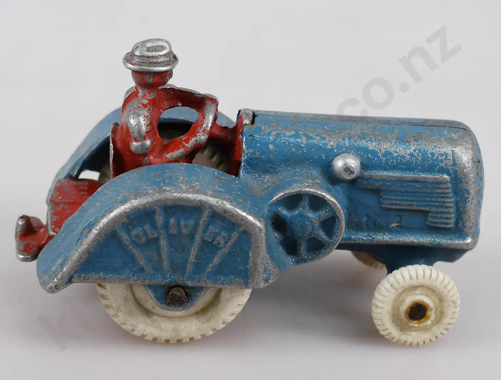 FUN HO OLIVER TRACTOR 81 Image 1++