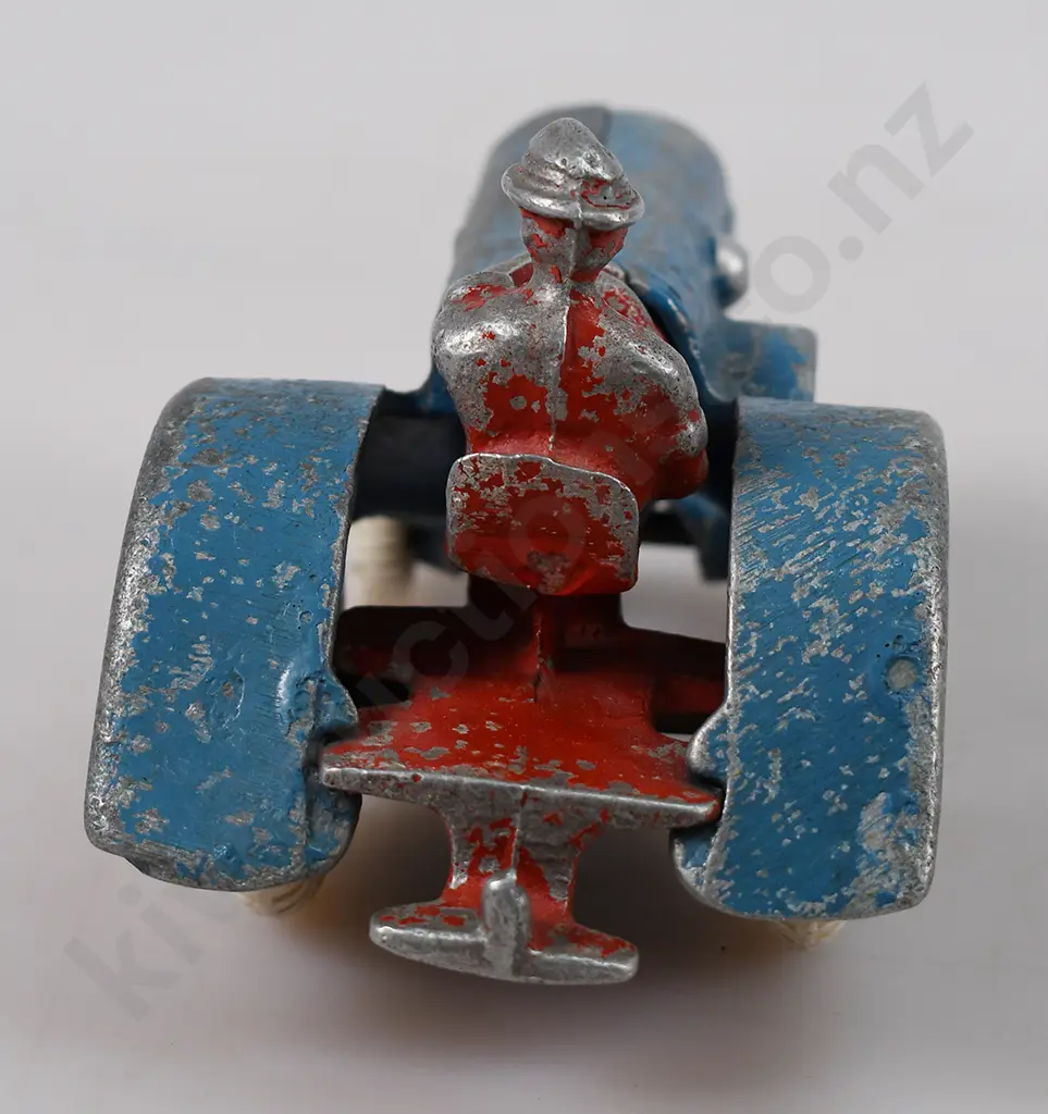 FUN HO OLIVER TRACTOR 81 Image 1++