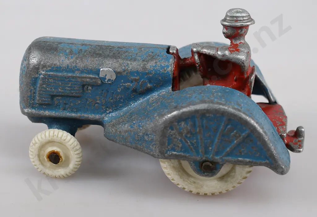 FUN HO OLIVER TRACTOR 81 Image 1++