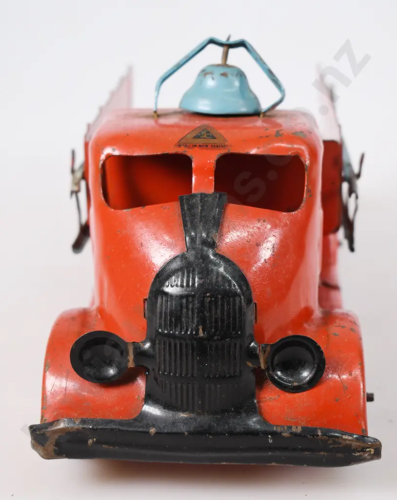 TRI-ANG W SERIES FIRE TRUCK 7686/W555 Image 1++