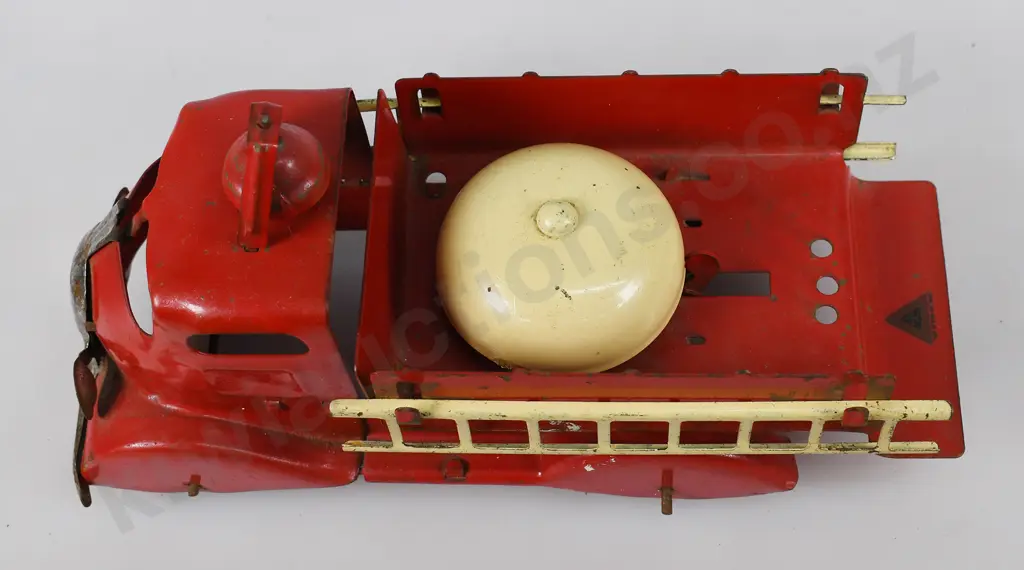 TRI-ANG W SERIES FIRE TRUCK 7686/W555 Image 1++