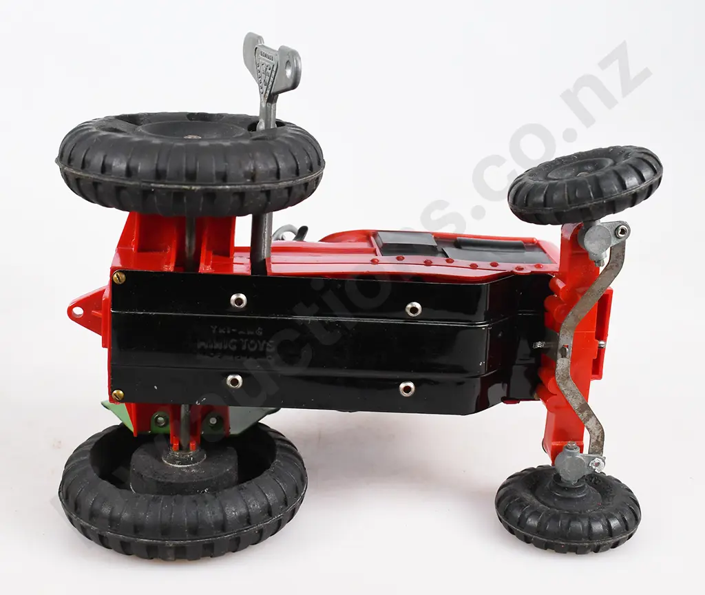 TRI-ANG BOXED MINIC SERIES 2 CLOCKWORK POWERED NUFFIELD TOY TRACTOR Image 1++