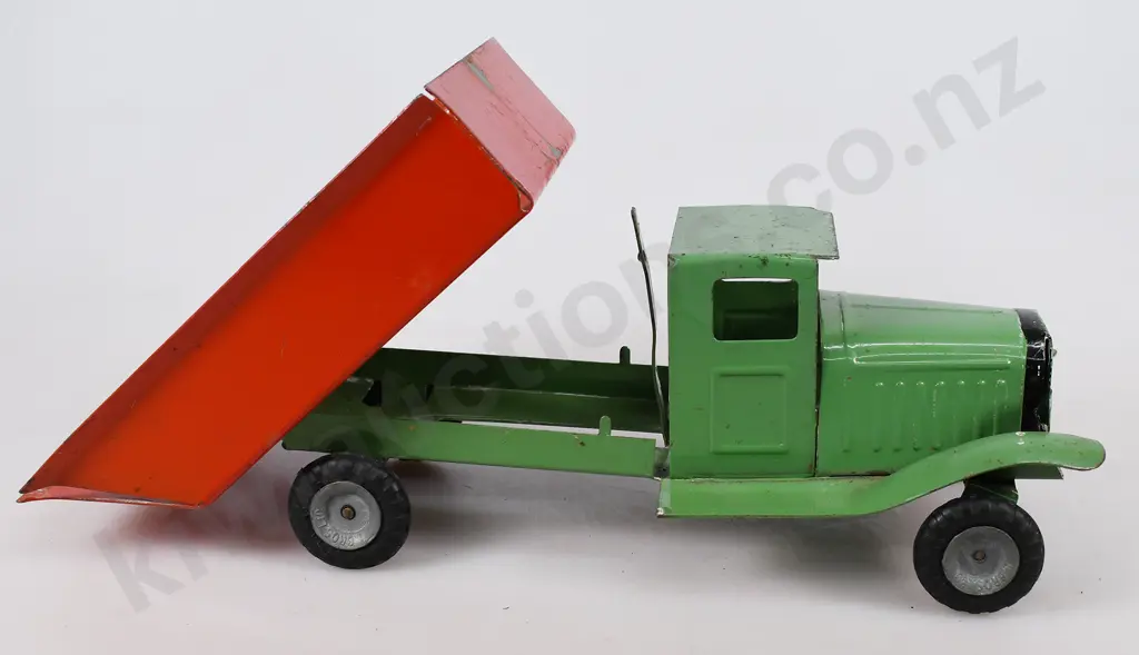 TRI-ANG 0 SERIES TIP TRUCK Image 1++